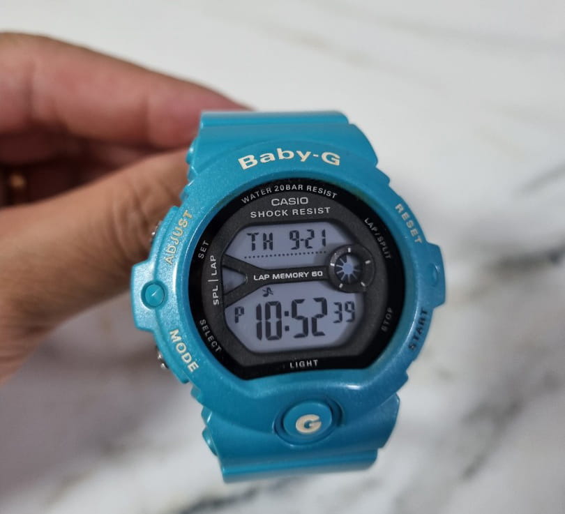 Casio BG-6903-2E женские часы застежка крупным планом