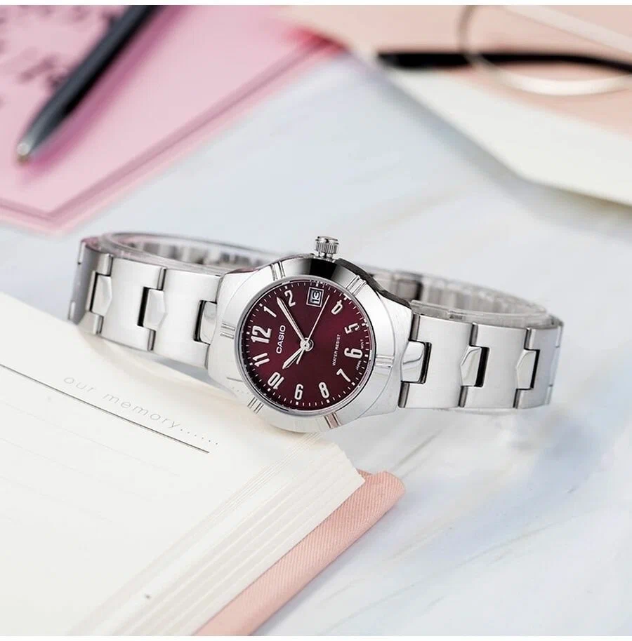 Casio Casio Collection LTP-1241D-4A2 кварцевые женские часы часы крупный план бордовый циферблата