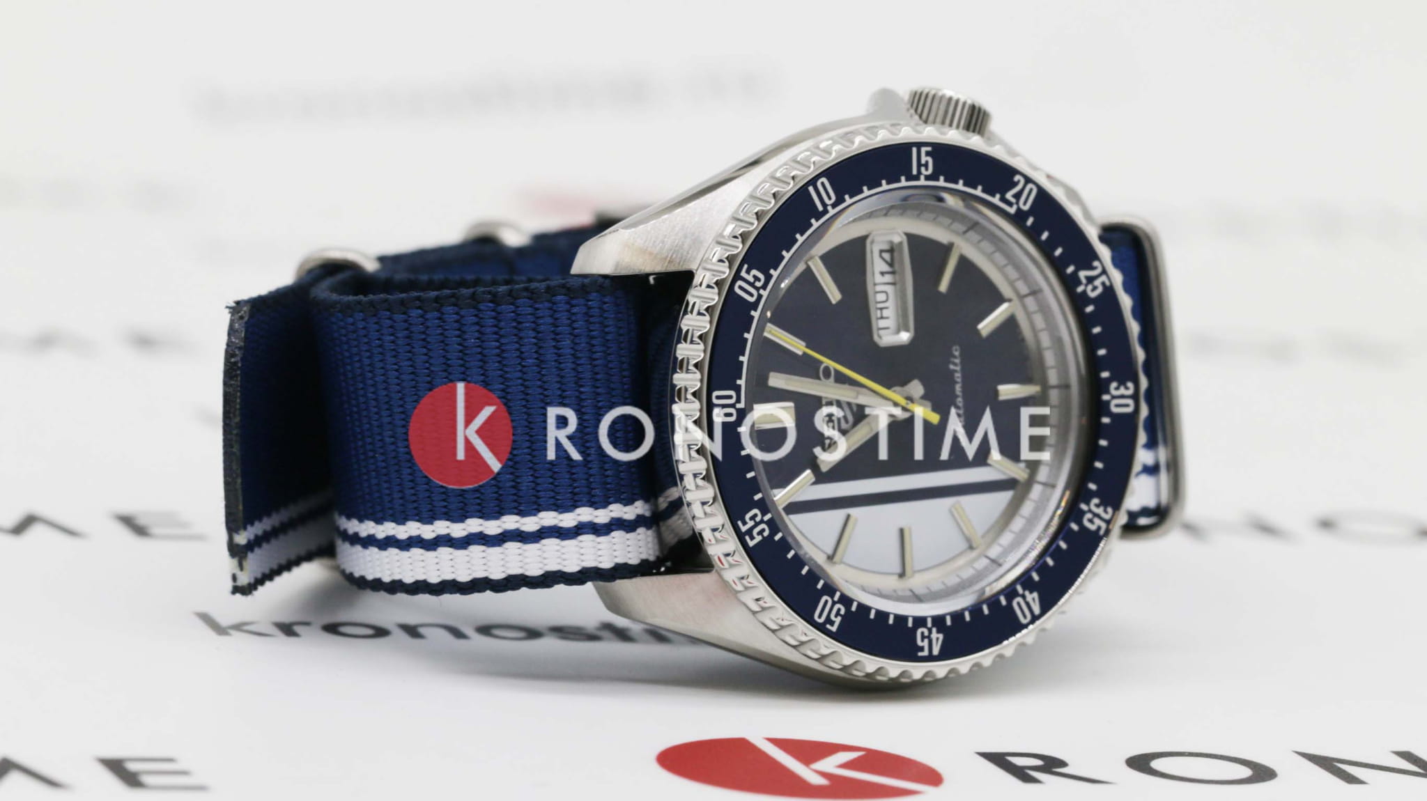 Seiko Seiko 5 Sports SRPK69, 5 sports япония мужские часы на браслете тканевый боковой вид
