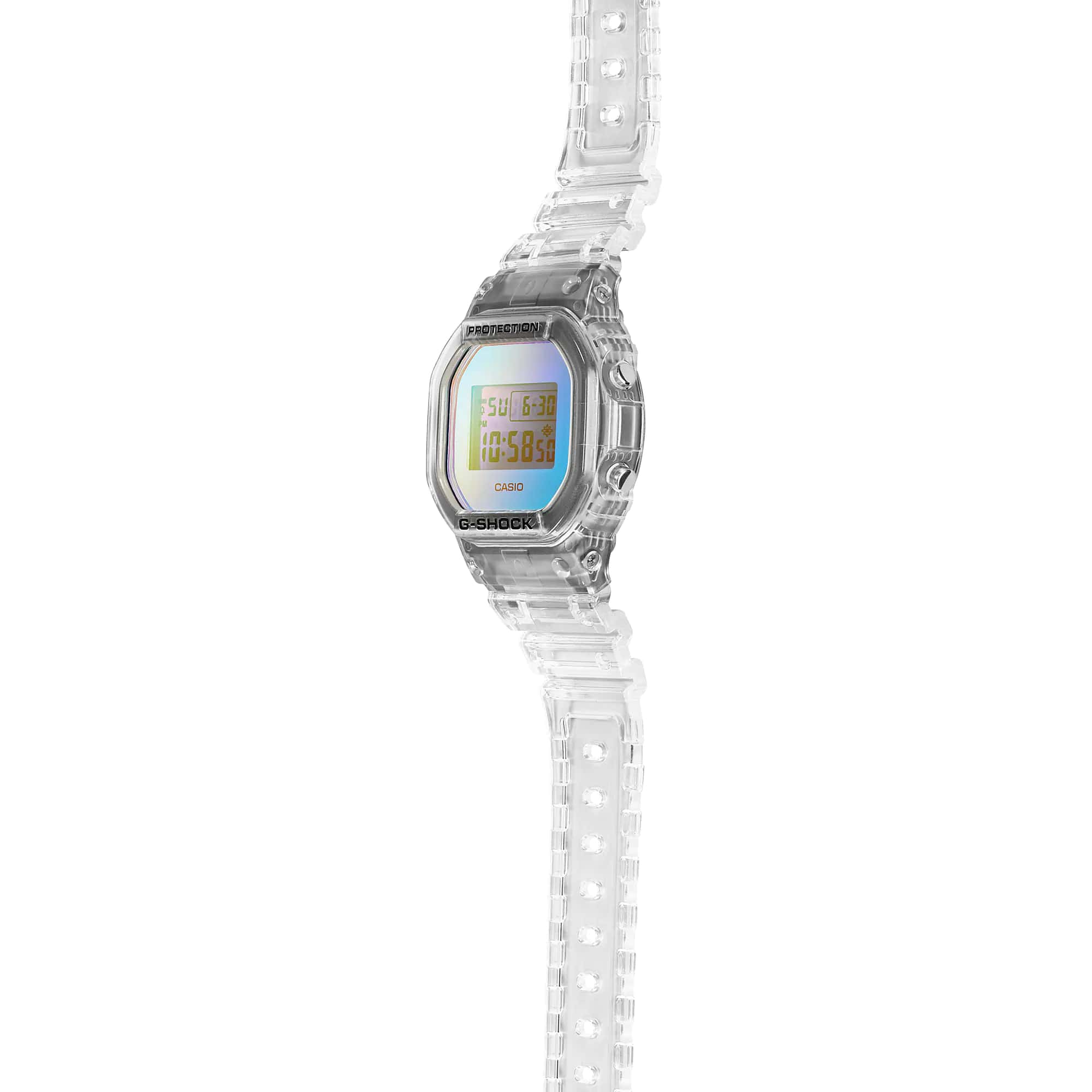 Casio Casio G-Shock DW-5600SRS-7 электронные мужские часы часы крупный план  циферблата