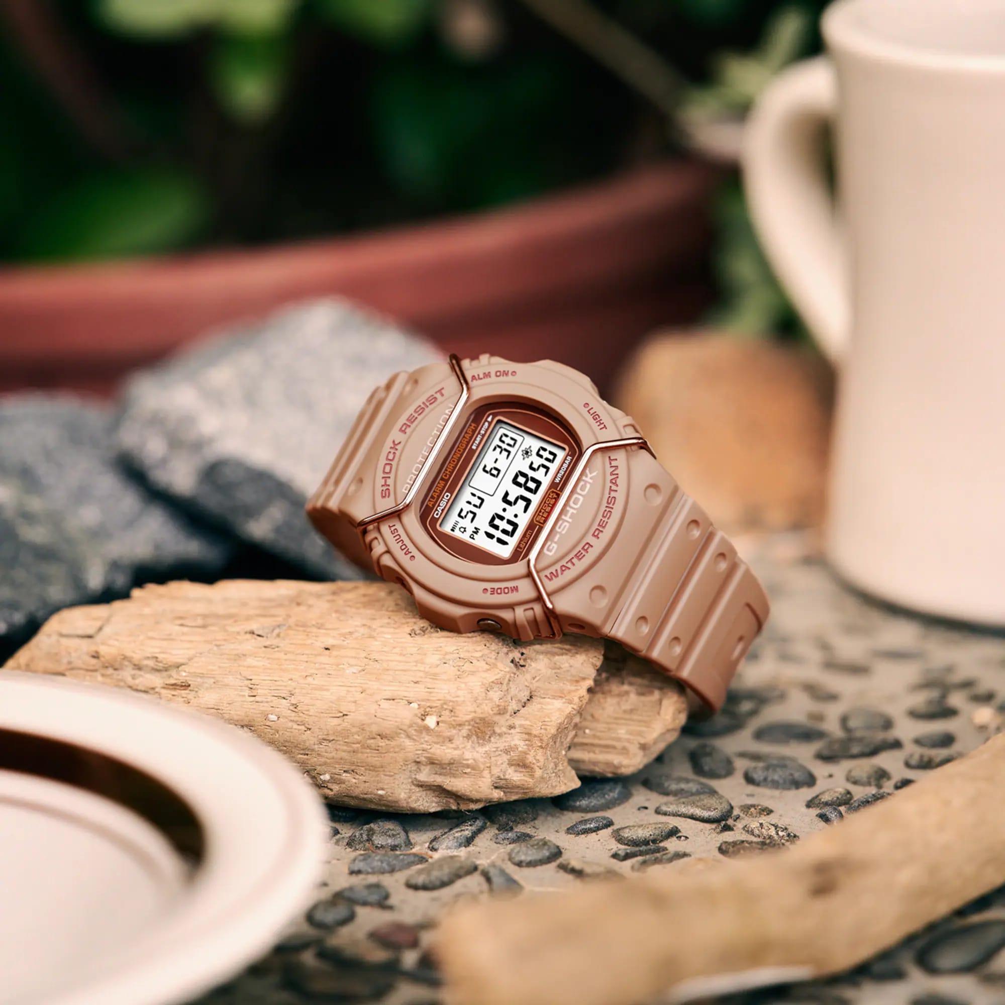 Casio Casio G-Shock DW-5700PT-5DR (DW-5700PT-5)  - задняя крышка пластик корпуса, япония часы