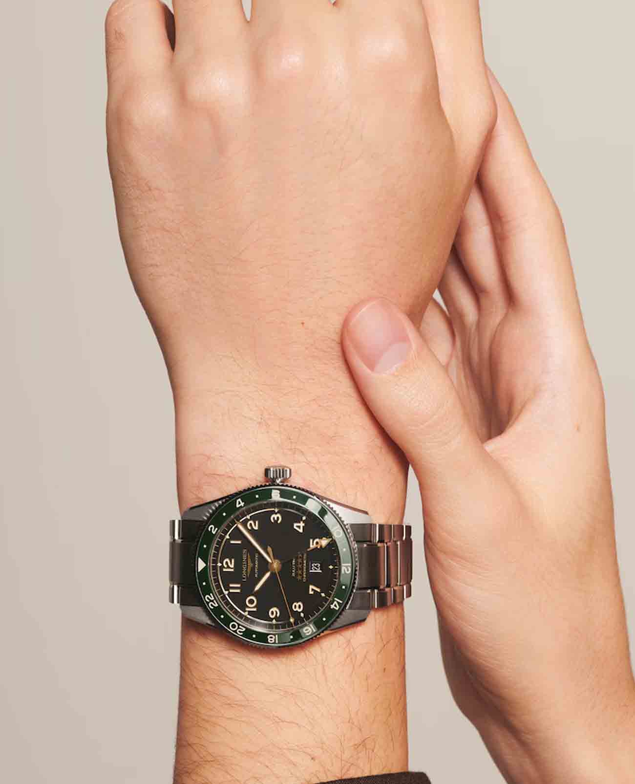 Longines Longines Spirit L3.812.4.63.6 механические мужские часы часы крупный план черный циферблата