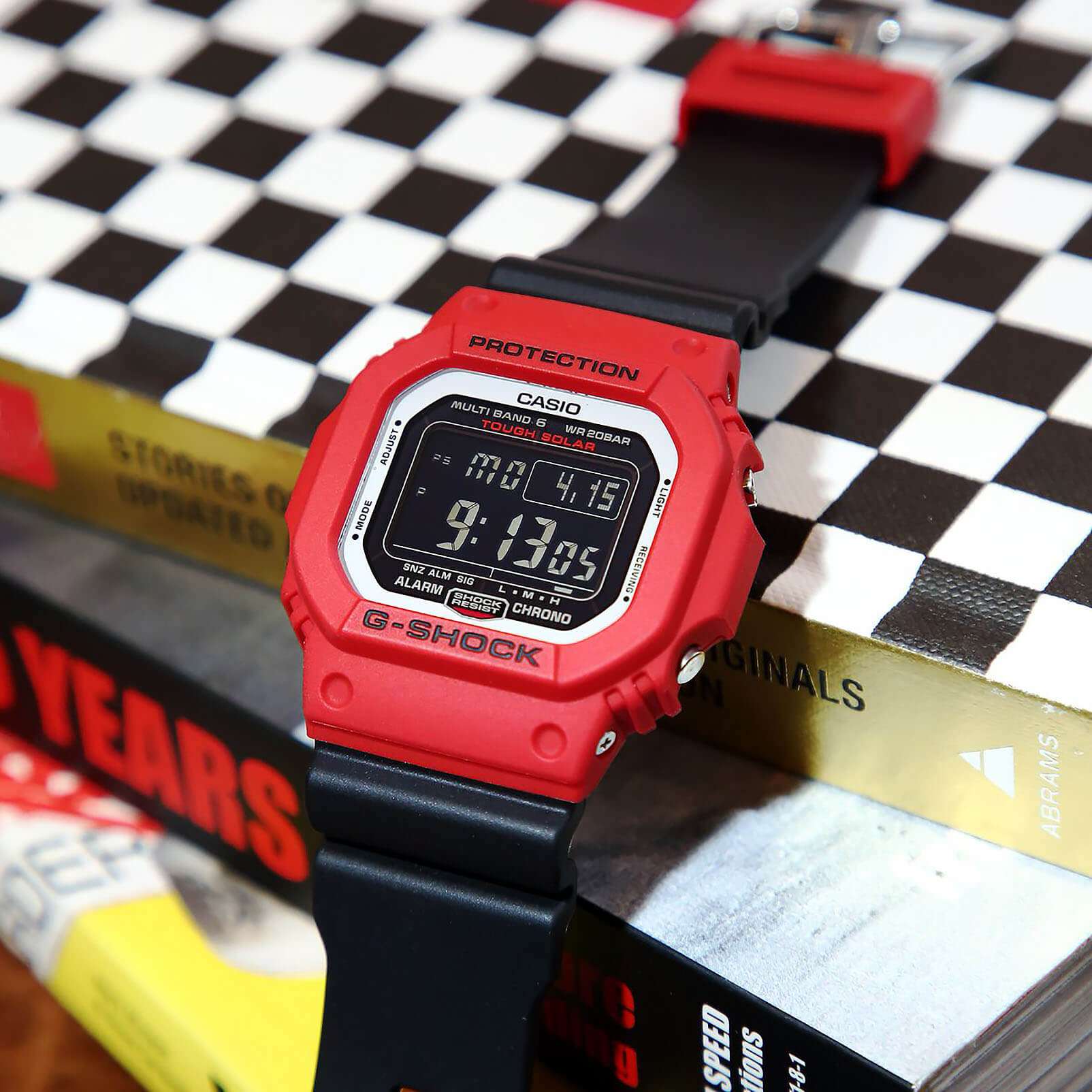 Casio Casio G-Shock GW-M5610RB-4 электронные мужские часы часы крупный план черный циферблата