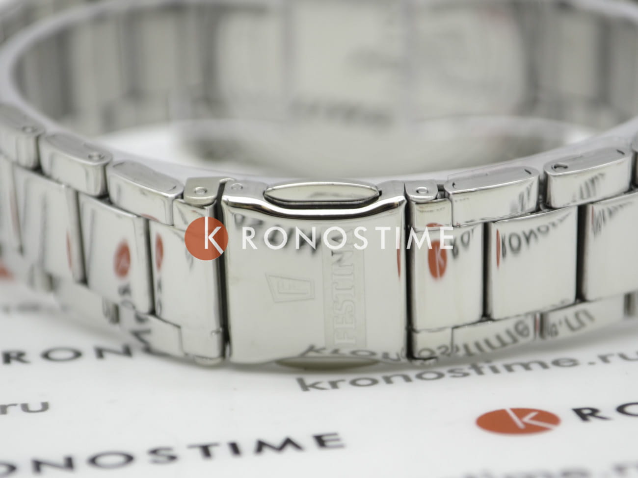 Festina F16790/E женские часы застежка крупным планом