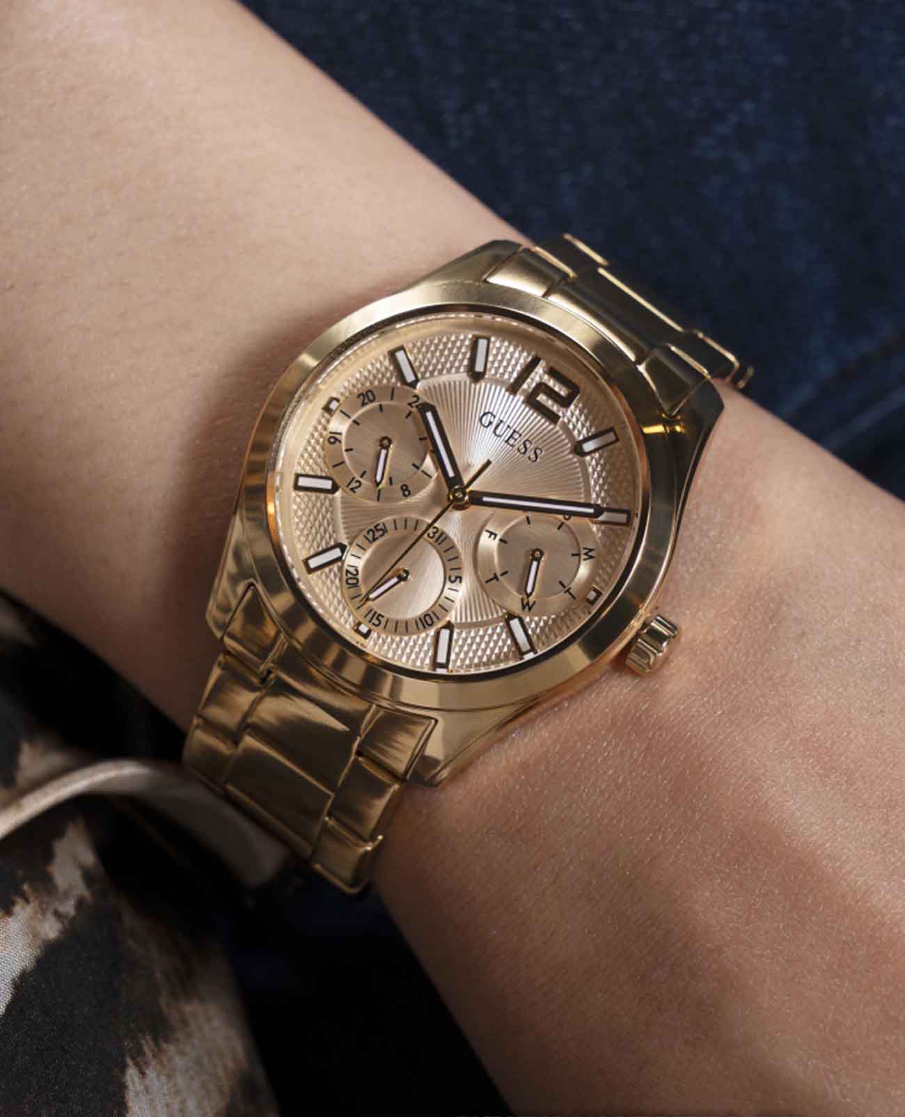 Guess Guess Dress GW0760L2,  сша женские часы на браслете нержавеющая сталь с ip-покрытием боковой вид