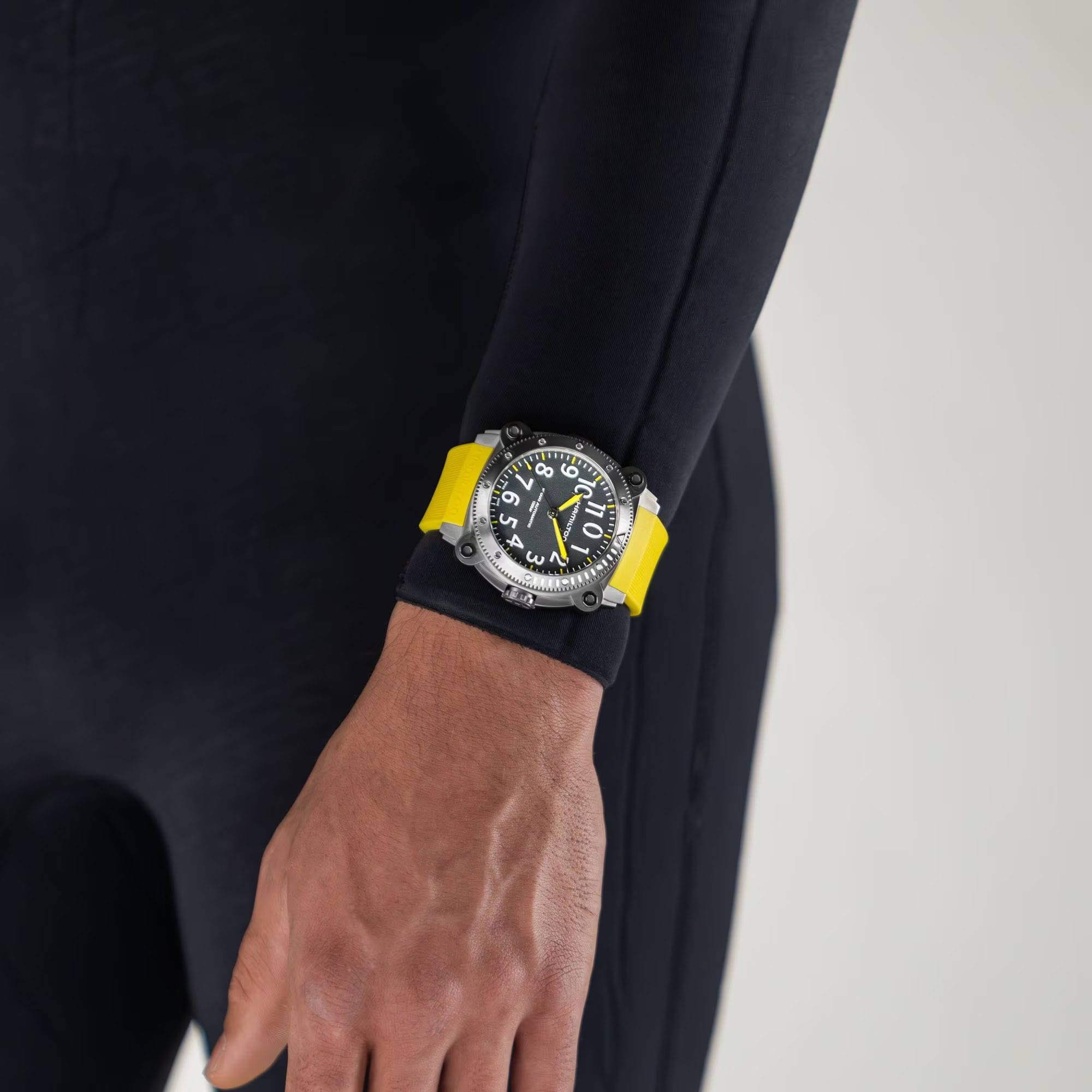 Hamilton Hamilton Khaki Navy Belowzero Auto Titanium H78535380  - задняя крышка титан корпуса, швейцария часы