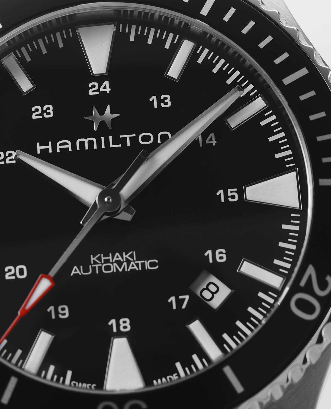 Hamilton H82335131 мужские часы застежка крупным планом