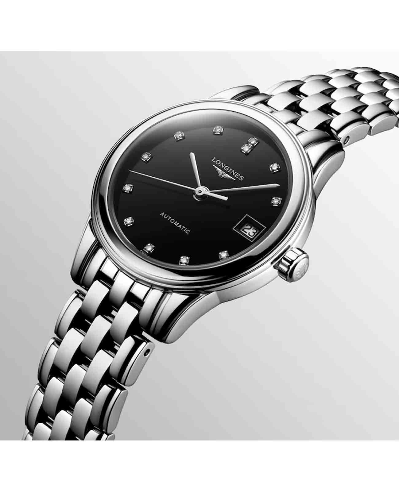 Longines L42744576 женские часы застежка крупным планом