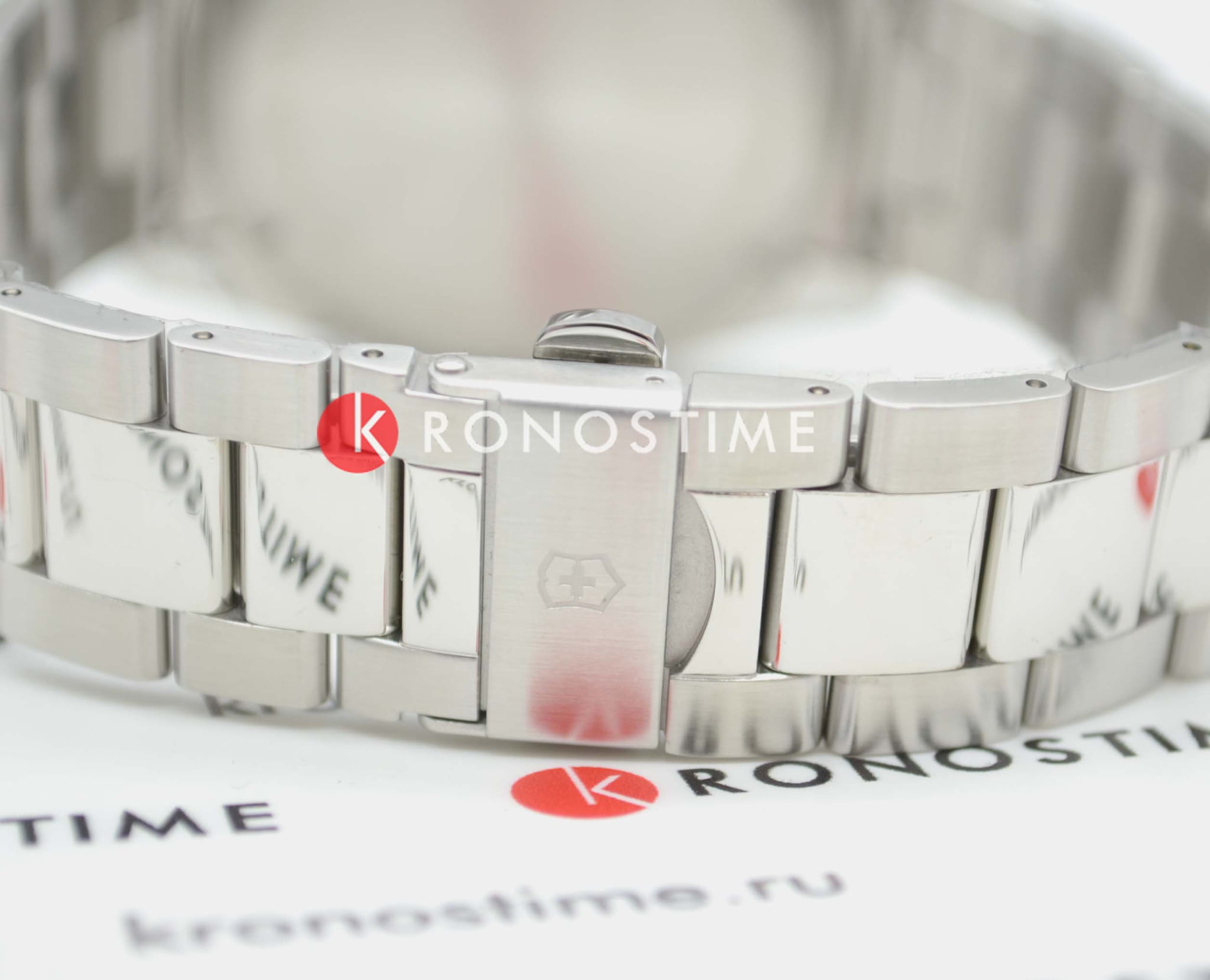 Victorinox 241857 мужские часы застежка крупным планом