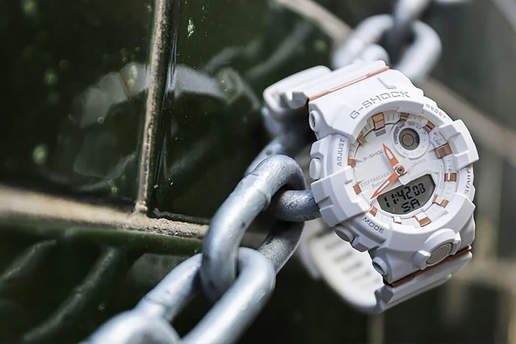 Casio GMA-B800-7A мужские часы застежка крупным планом