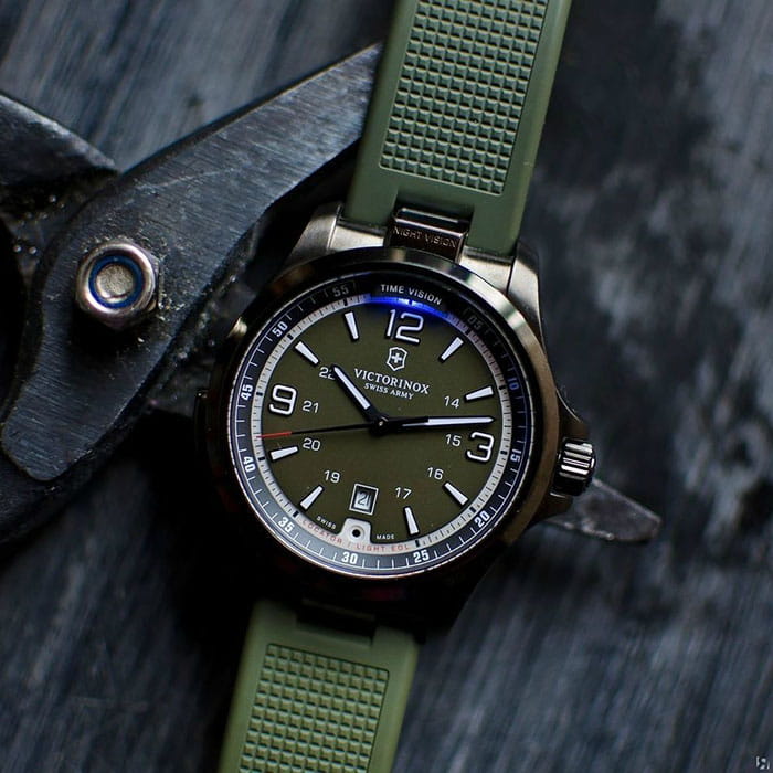 Victorinox Victorinox 241595 кварцевые мужские часы часы крупный план зеленый циферблата