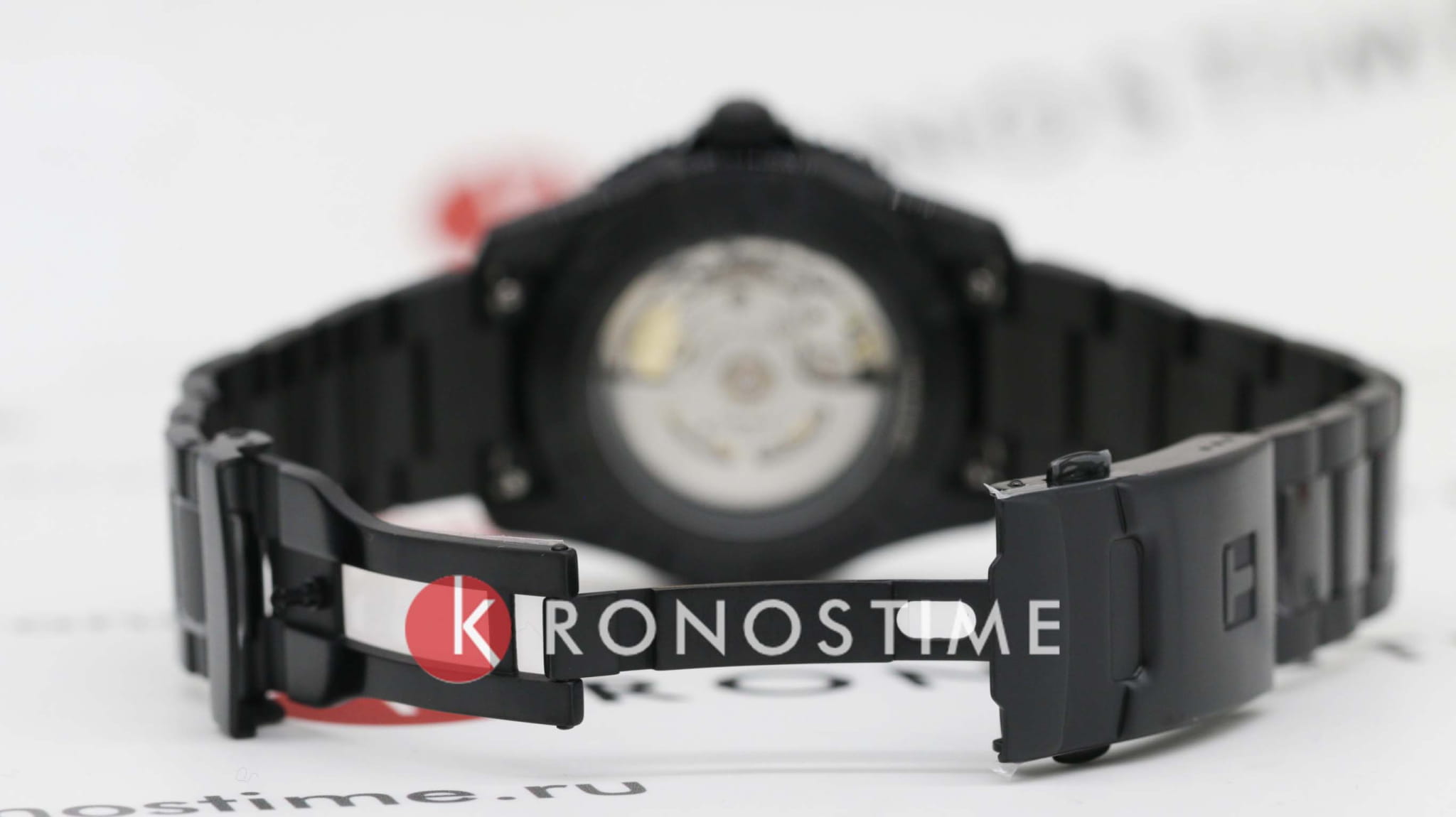 Tissot T1208073305100 мужские часы застежка крупным планом