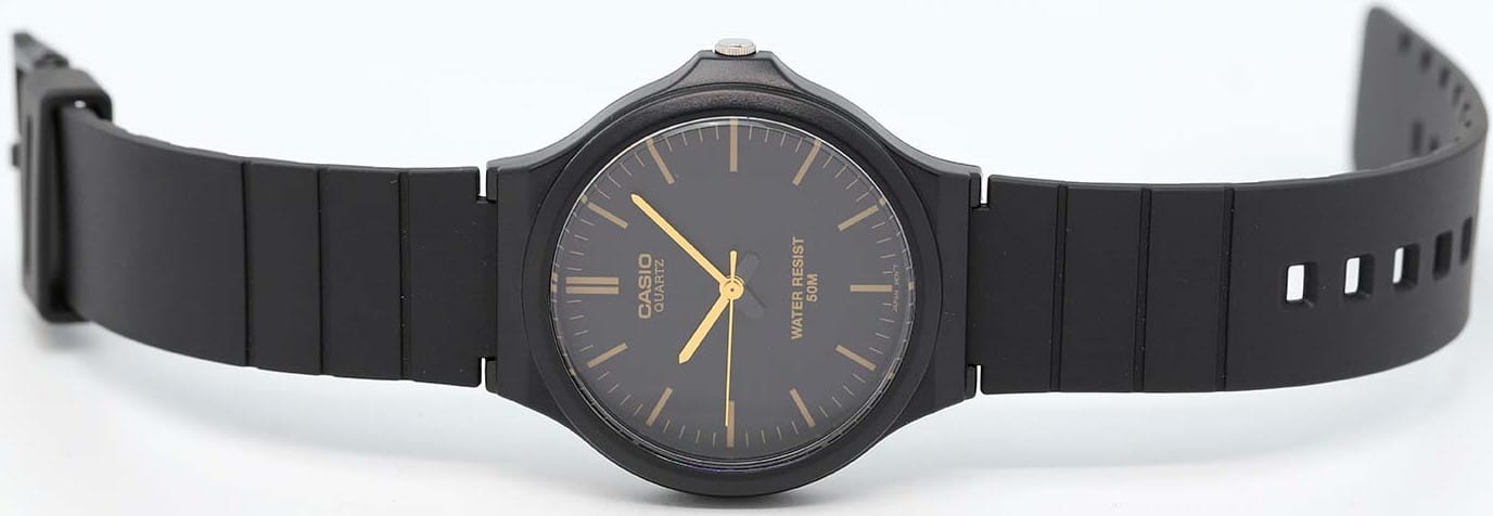 Casio MW-240-1E2VEF мужские часы застежка крупным планом