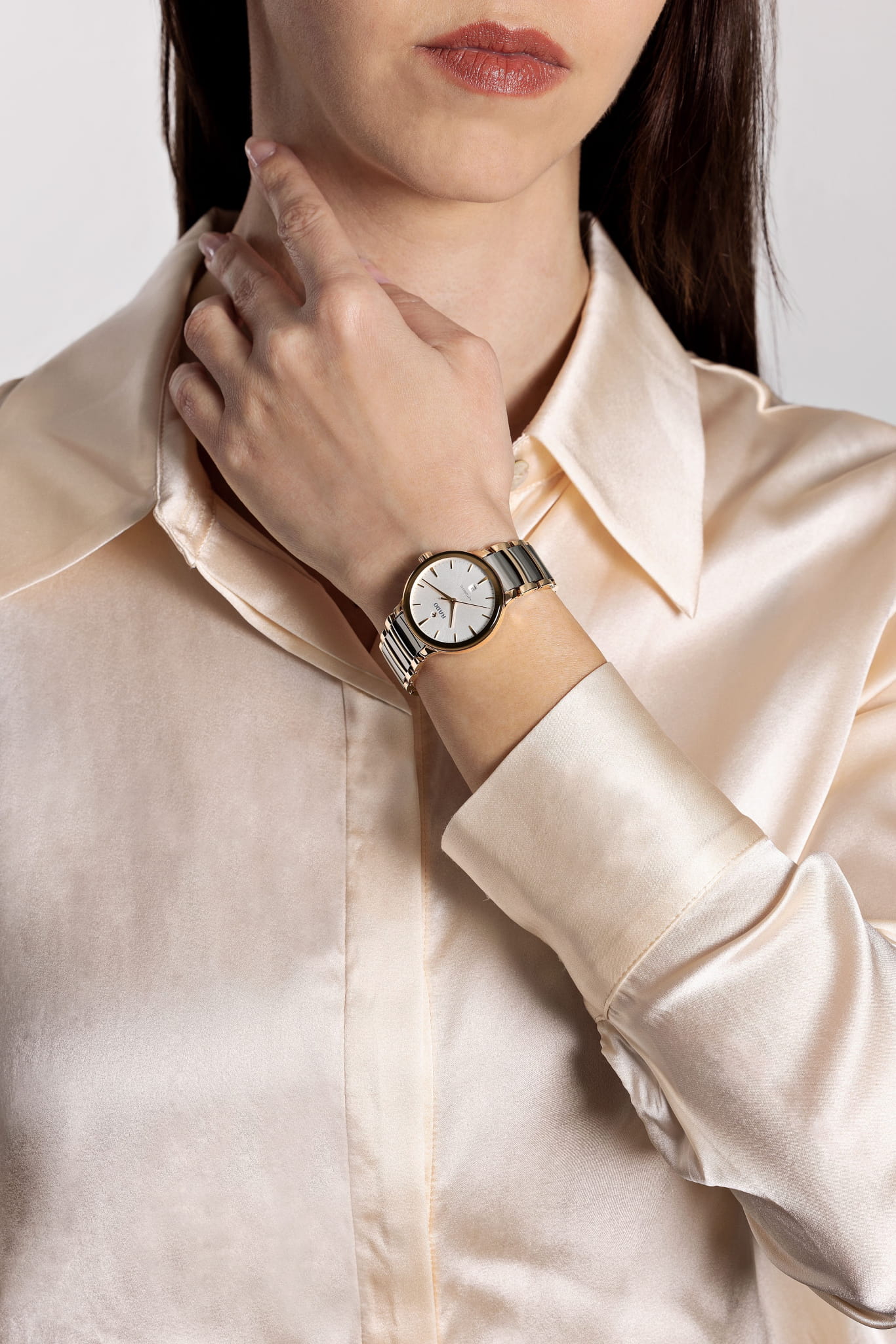 Rado Rado Centrix Automatic R30019012, centrix швейцария женские часы на браслете высокотехнологичная керамика + нержавеющая сталь с pvd покрытием боковой вид